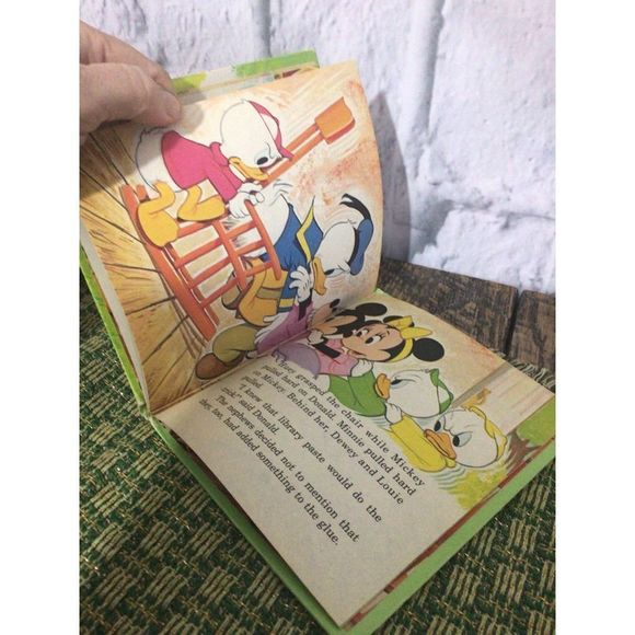 1979 Walt Disney’s Donald Duck and the Super Sticky Secret Collectible Book - Picture 6 of 11